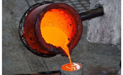 Casting furnace, maintenance and construction